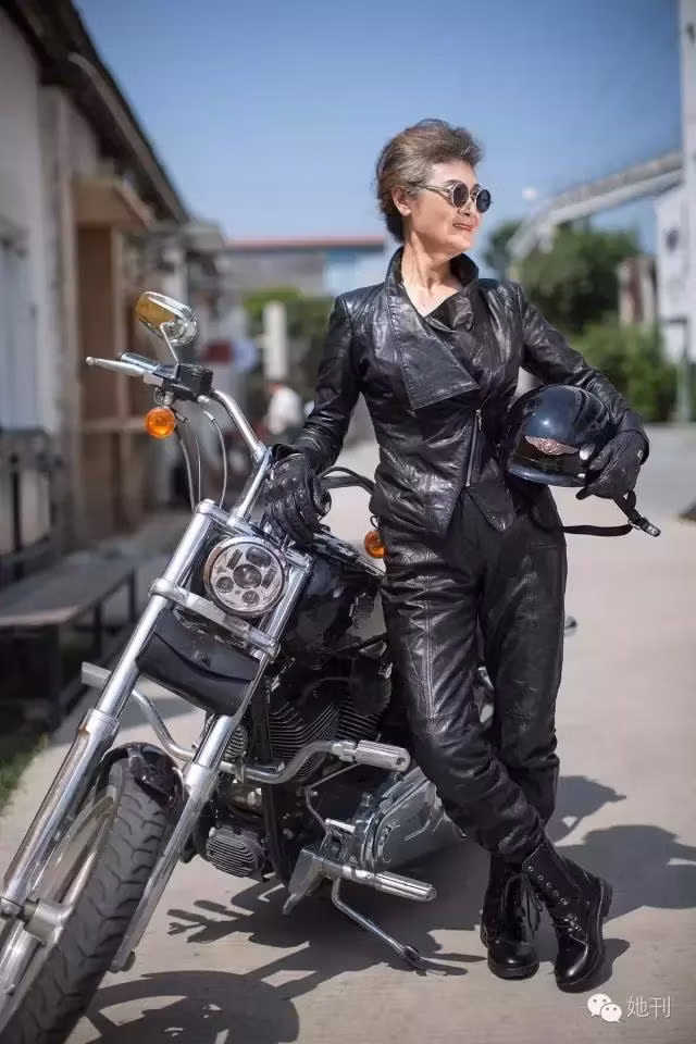 Mộng tưởng được cưỡi trên xe phân khối lớn, được du ngoạn ở Tây Tạng đã ở trong tâm trí của bà Trinh hơn 30 năm, không bao giờ mất đi. Năm nay, sau nhiều nỗ lực, cuối cùng bà Trinh cũng thực hiện được mong ước của mình. (Nguồn Youthwant)