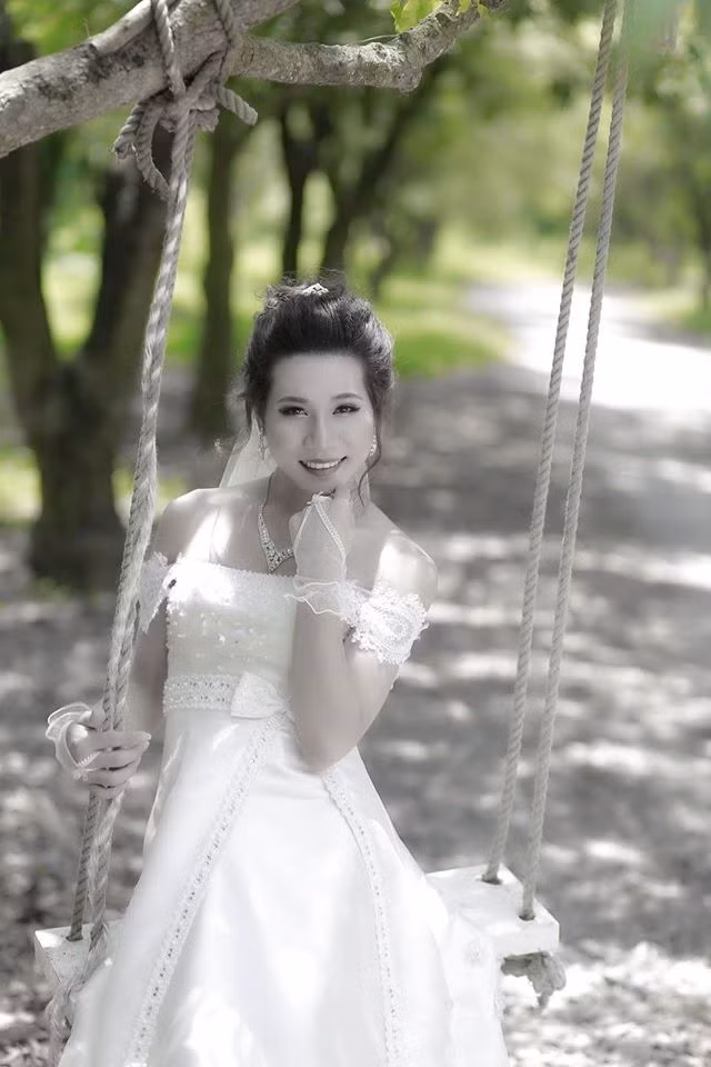 La Lam sở hữu nụ cười ngọt ngào, khuôn mặt xinh xắn cùng làn da trắng sứ. Các đường nét trên khuôn mặt của cô bạn rất hài hòa, thu hút. Mặc dù công khai mình là người của cộng đồng LGBT nhưng chả mấy ai tin lời La Lam nói, chỉ bởi mọi người không hề cảm thấy cô có điểm gì giống con trai.