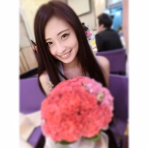 Ánh mắt biết cười và làn da trắng không tỳ vết... Ảnh trong bài: Instagram nhân vật.