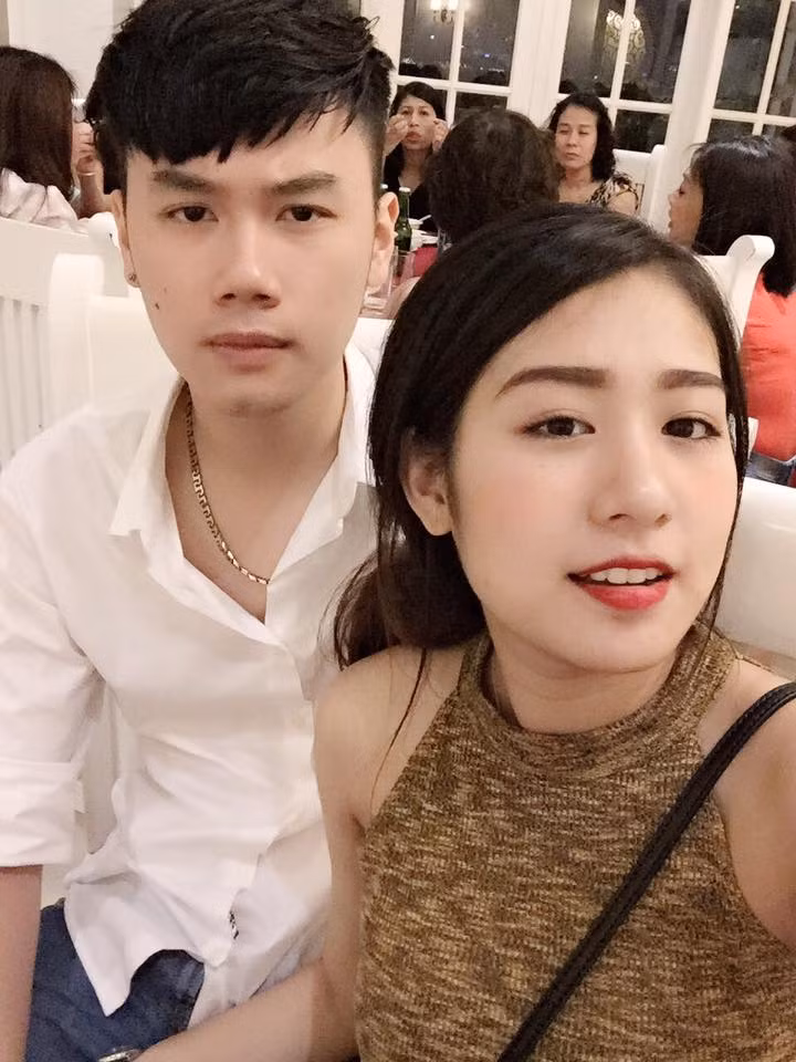 Hiện tại cặp đôi Trang Lou - Tùng Sơn vẫn đang duy trì công việc kinh doanh thời trang ở Hà Nội. Ngoài ra, công ty vẽ tường do hai người cùng bạn bè thành lập trước đó vẫn hoạt động bình thường, phát triển tốt. Thoải mái về mặt kinh tế, có cuộc sống ổn định là điều kiện tạo ra sự hạnh phúc, ấm áp trong cuộc sống gia đình của cặp đôi còn rất trẻ tuổi này.