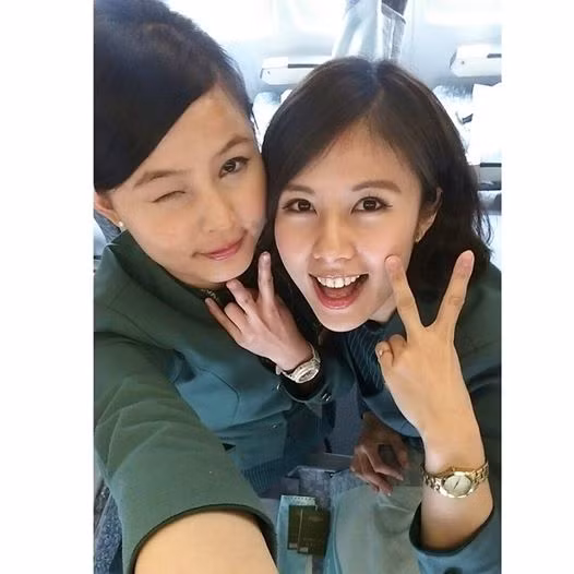 Tuy nhiên, khi trực tiếp tìm hiểu kỹ hơn về nữ tiếp viên hàng không xinh đẹp này, có thể thấy dường như các trang tin này đã có sự nhầm lẫn. Cô gái này quả thật tên là Pamela Fang nhưng nơi làm việc không phải là tại một hãng hàng không lớn ở Mỹ như các thông tin được lan truyền trước đó.