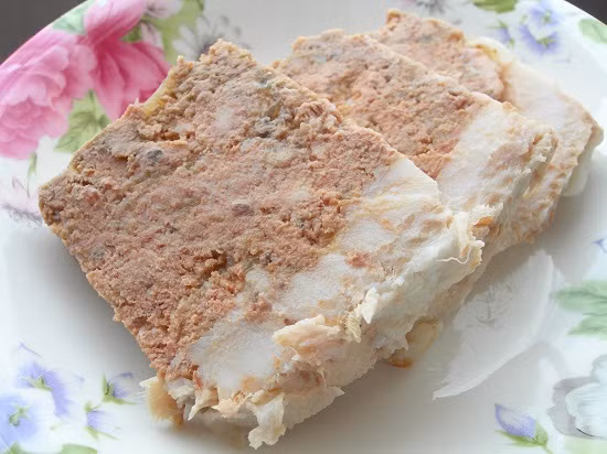 Không chỉ thơm ngon, pate gan lợn còn chứa khá nhiều chất dinh dưỡng như vitamin A, vitamin C,...Ảnh: toinayangi.