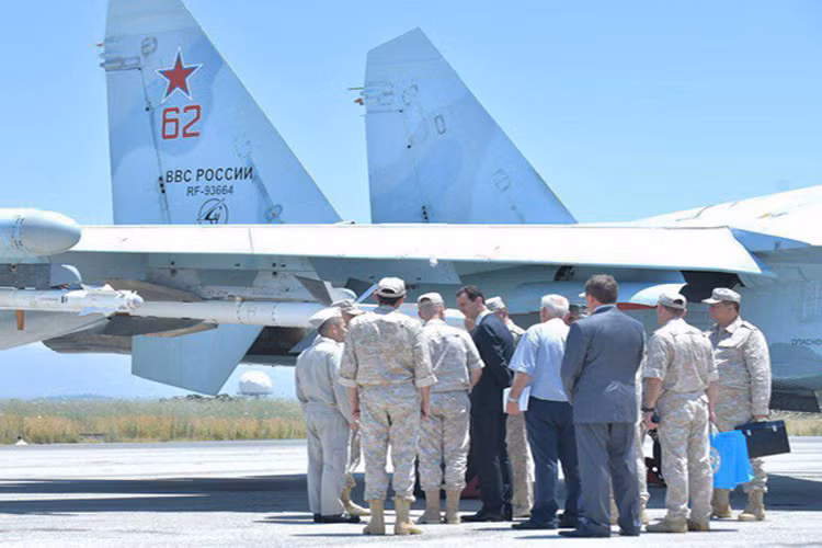 Hình ảnh Tổng thống Syria Assad đang tham quan chiếc Su-27SM3