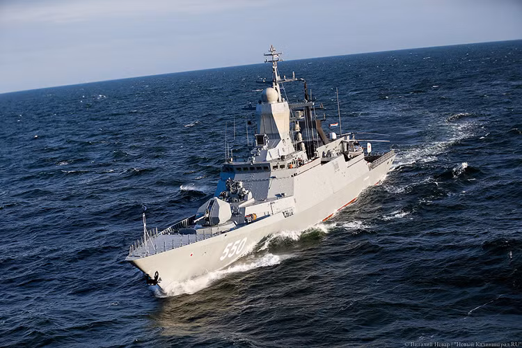 Tàu hộ vệ mang tên lửa Project 20380 thuộc lớp Steregushchiy của Hạm đội Baltic tham gia “Hợp tác hải quân - 2017”. Nguồn ảnh: newkaliningrad.ru.