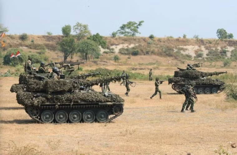 Đáng lưu ý, hiện nay có đến 4 nước Đông Nam Á gồm Thái Lan, Philippines, Malaysia, Indonesia đang sử dụng số lượng lớn lên tới hàng trăm chiếc Scorpion 90 và FV101 Scorpion (dùng nòng 76mm) dẫu cho loại tăng này chỉ thích hợp với chi viện hỏa lực từ tuyến 2 hơn là dẫn quân đột kích tuyến đầu.