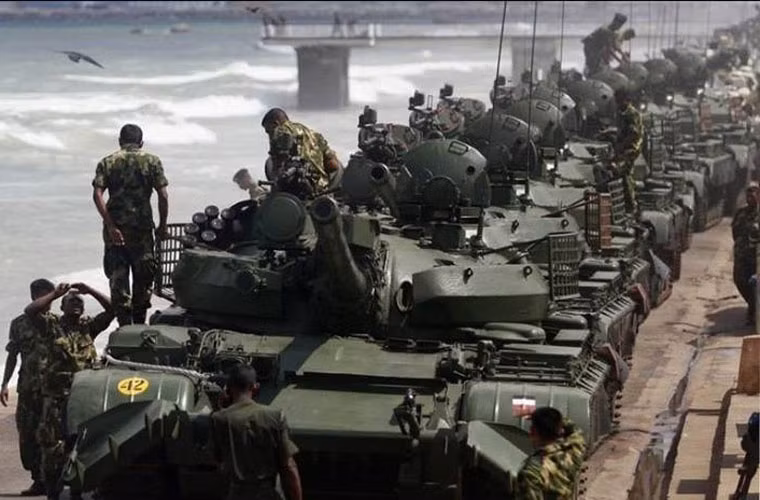 Đáng lưu ý, Campuchia hiện có khoảng 200 chiếc T-55AM2 thuộc hàng hiện đại nhất trong kho xe tăng T-54/55. Sức mạnh xe tăng T-55AM2 của Campuchia được cho là vượt trội các mẫu T-55 đang được sử dụng tại Đông Nam Á.