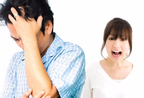 Ghen tuông được miêu tả như con quái vật gây hại đến cuộc sống hôn nhân. Tuy rằng, ghen là liều thuốc tích cực đối với những người yêu nhau. Thế nhưng nếu cứ ghen tuông mù quáng thì bạn đã tự mang bệnh vào cho mình.