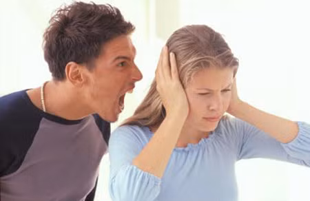 Rối loạn tình dục. Bi quan, nghi ngờ…tất cả những điều này sẽ làm giảm khả năng tiết hormone hạnh phúc serotonin, ảnh hưởng đến giấc ngủ, mệt mỏi và không muốn có quan hệ tình dục thường xuyên với bạn đời.