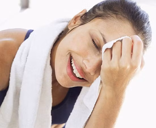 Đổ mồ hôi. Đổ mồ hôi nhiều rất có lợi cho sức khoẻ. Do mồ hôi có thể tống chất độc ra khỏi cơ thể bạn. Quá trình này hỗ trợ chức năng miễn dịch và ngăn ngừa các loại bệnh.