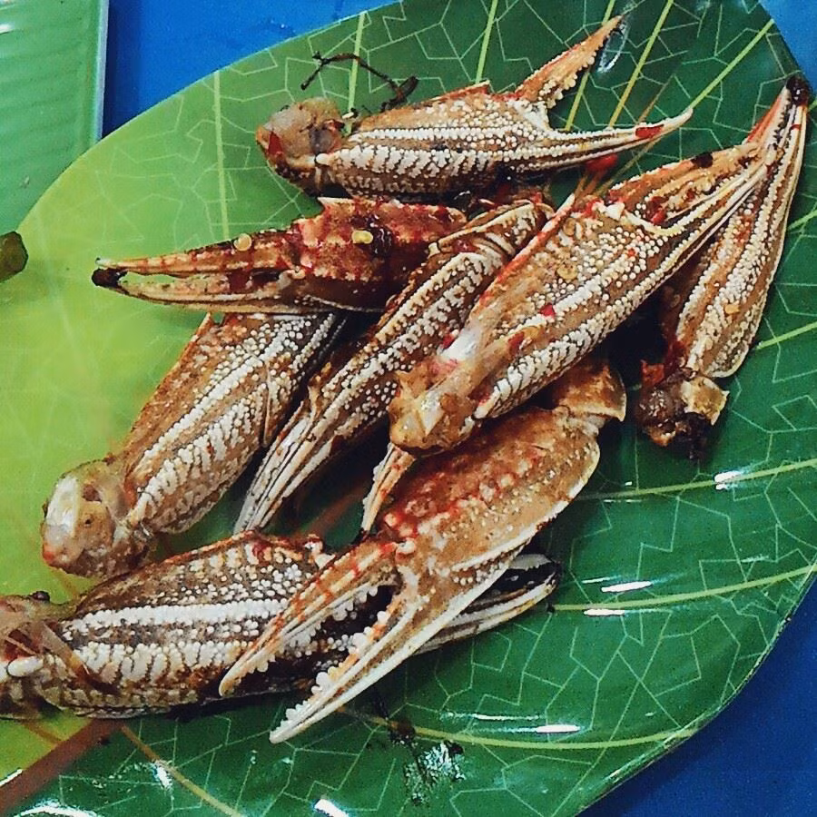 Bên cạnh đó, các loại ốc này còn được nướng với muối ớt. Vị cay nồng, đậm đà của muối ớt phết bên ngoài càng ghẹ tạo nên món càng ghẹ nướng muối ớt khiến nhiều thực khách mê mẩn. 