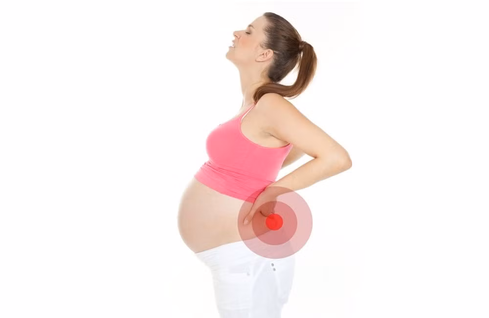 Đau lưng. Đau lưng cũng có thể bị gây ra bởi dây chằng căng. Một nguyên nhân khác nữa là thai nhi ngày một lớn sẽ gây áp lực lên khu vực nhạy cảm trong cơ thể của mẹ.