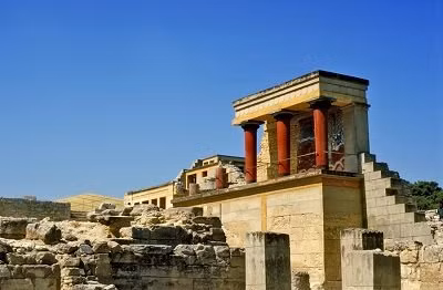 Nền văn minh Minoan trên đảo Crete được hình thành vào khoảng 5.000 năm trước. Thời kỳ cực thịnh của nền văn minh này là vào khoảng năm 1600 trước Công nguyên.