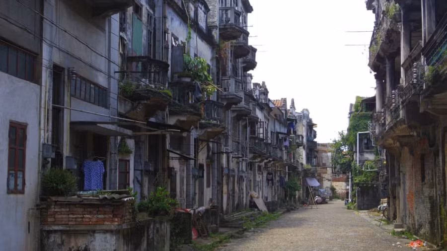 Việc leo lên đỉnh của một tháp canh không phải là điều dễ dàng. Nhưng phần thưởng thật sự là tuyệt vời, đã tầm mắt với cảnh quan ngoạn mục như thế này.