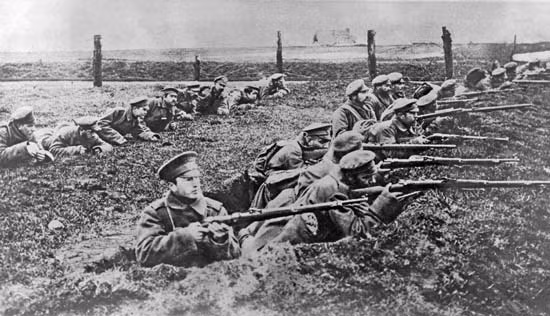 Chiến tranh thế giới 1 diễn ra vào năm 1914 và kéo dài đến năm 1918. Ngay trong năm đầu tiên diễn ra Thế chiến 1, quân Pháp gây chú ý khi sử dụng bù nhìn đánh lừa quân Đức.