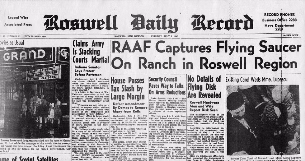 Trong số này có những mảnh vỡ UFO trong sự cố nổi tiếng ở Roswell, Mỹ năm 1947.