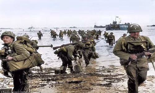 Hitler và Đức quốc xã không thể ngờ được rằng bị lừa một vố đau khi quân đồng minh sử dụng nhiều xe tăng, binh sĩ, máy bay... đều được bơm hơi để đánh lạc hướng.