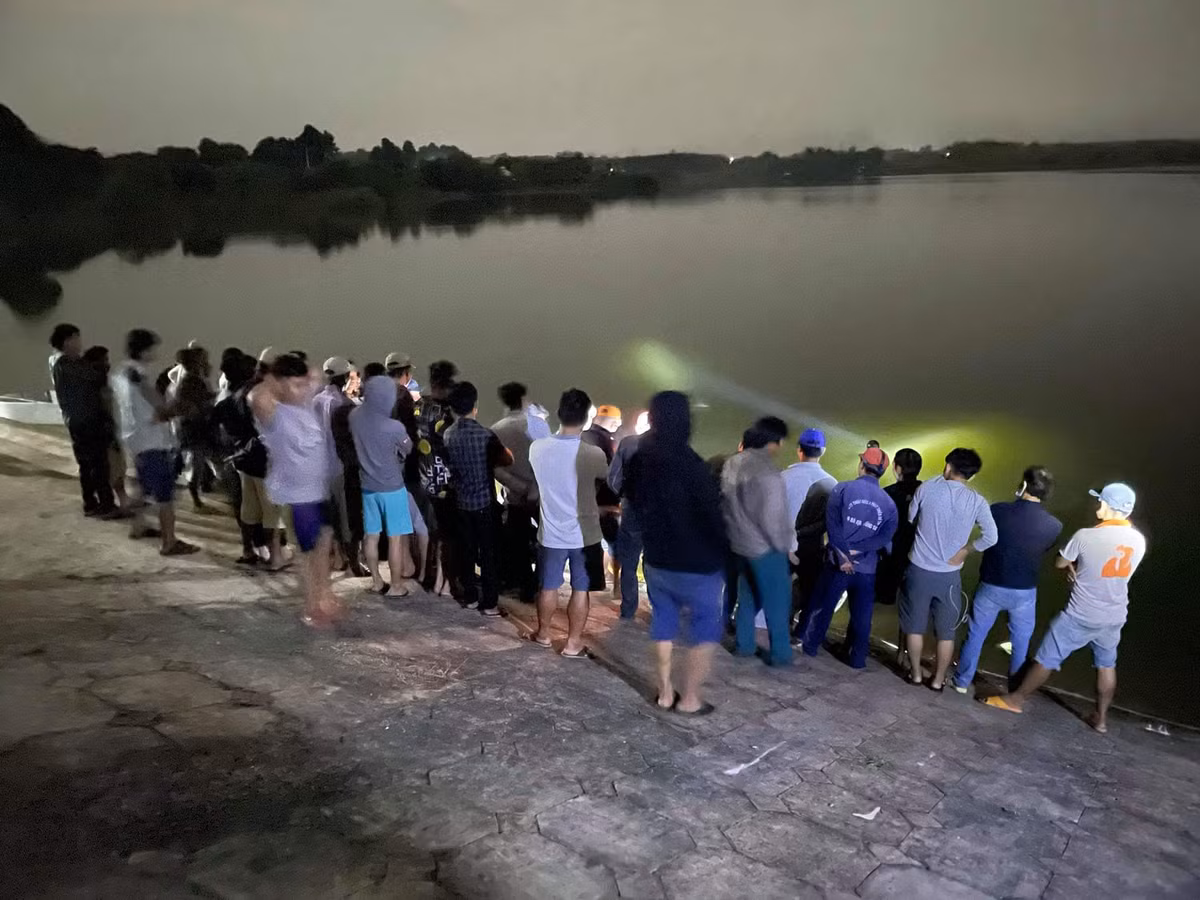  Tìm thấy thi thể người phụ nữ mất tích khi đi tập thể dục: Ngày 30/12, UBND xã Đá Bạc (huyện Châu Đức, tỉnh Bà Rịa Vũng Tàu) cho biết, gia đình nạn nhân đã tìm thấy thi thể chị T.T.N.Nh. (SN 1980, trú tại thôn Phước Trung, xã Đá Bạc), bị mất tích khi đi tập thể dục cùng chồng ở khu vực hồ Đá Bàng (xã Đá Bạc) vào sáng 29/12. 