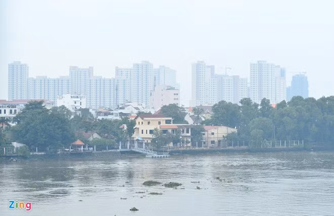 Khu dân cư cao tầng Bình Khánh nhìn từ cầu Sài Gòn.