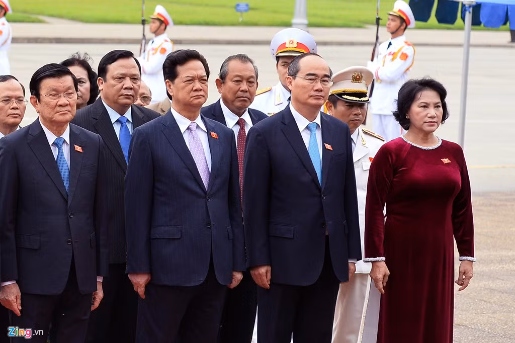 Bà Ngân cùng lãnh đạo Đảng và Nhà nước tại lễ viếng Chủ tịch Hồ Chí Minh ngày 20/5/2015.