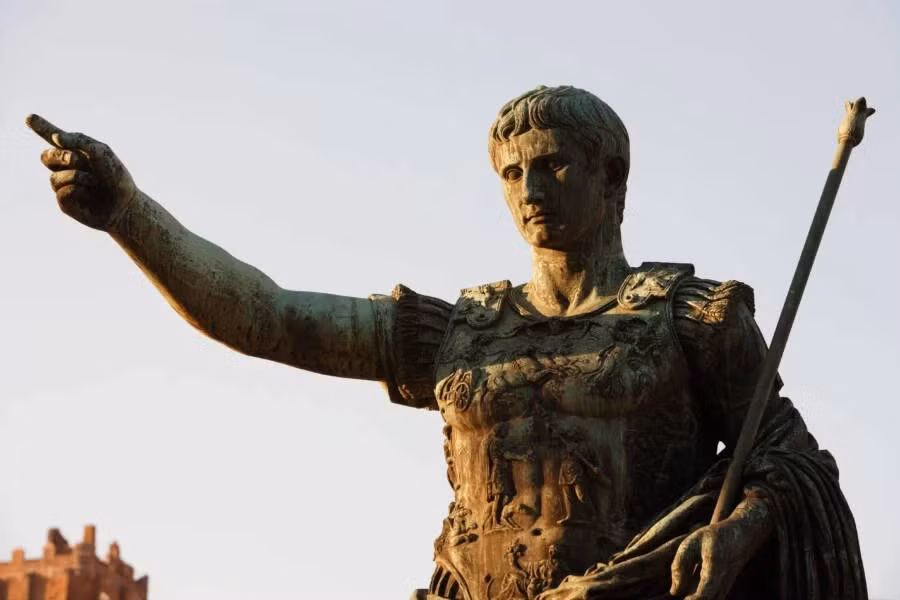 Nhờ vậy, Tiberius được nuôi nấng, dạy dỗ để trở thành một nhà lãnh đạo tài ba cũng như học các chiến thuật quân sự, hùng biện, ngoại giao... Ảnh: Jonathan Larsen / Diadem Images / Alamy Stock Photo.