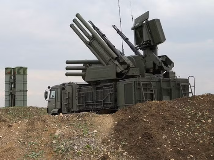 Theo đó, hiệu suất tác chiến của tổ hợp tên lửa - pháo phòng không Pantsir-S1 do Tula sản xuất chỉ đạt 19%, trong khi con số này ở Tor-M2U của Izhevsk lại đạt tới 80%.