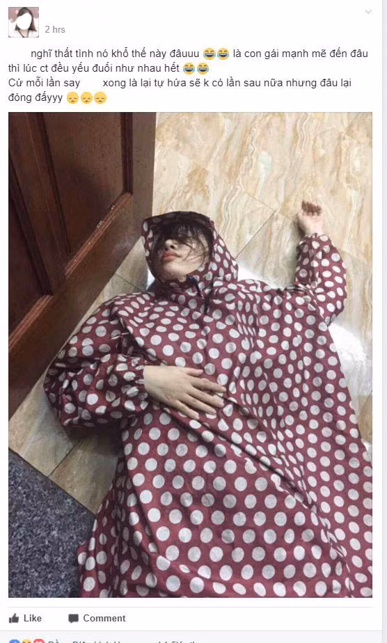 Co gai mac ao mua, nam lan duoi dat vi that tinh