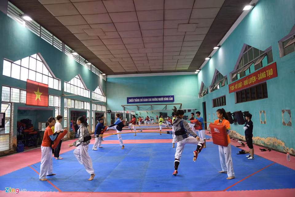 Không khí hăng say, miệt mài tập luyện cũng rộn ràng không kém ở các nhà luyện tập dành cho các môn võ. Với việc chủ nhà Malaysia giảm số bộ huy chương và hạn chế số lượng nội dung đăng ký của mỗi quốc gia, chỉ tiêu của taekwondo Việt Nam đã bị hạn chế chỉ còn từ 3 tới 4 huy chương vàng.