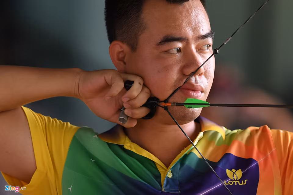 Theo HLV trưởng, ông Cáp Mạnh Tân, gương mặt vàng sáng giá nhất vẫn sẽ là nhà vô địch Nguyễn Tiến Cương tại kỳ SEA Games 28 trước đó tại Singapore. Tuy nhiên cung thủ số 1 Việt Nam sẽ phải nỗ lực rất lớn khi tuyển Indonesia và Malaysia đều có sự chuẩn bị rất kỹ lưỡng, đặc biệt ở nội dung đầu tiên anh tham gia là 50 m.