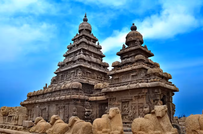 Ngay từ thế kỷ thứ 7, nơi đây đã trở thành trung tâm tôn giáo, văn hoá, chính trị của người Hindu và vẫn còn lưu giữ rất nhiều di tích mang đậm dấu ấn của vương triều Pallava. Ảnh: Viator.com.