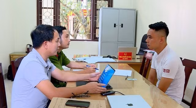  Triệt phá đường dây cá độ bóng đá qua mạng hơn 1.000 tỷ đồng: Ngày 13/11, Công an tỉnh Bắc Ninh phối hợp với Cục An ninh mạng và Phòng, chống tội phạm sử dụng công nghệ cao (Bộ Công an) phá thành công chuyên án, bắt giữ 6 đối tượng trong đường dây đánh bạc qua mạng bằng hình thức cá độ bóng đá qua trang Bong88 (Manga88.com) với tổng số tiền hơn 1.000 tỷ đồng. Các đối tượng có thủ đoạn phạm tội mới, tinh vi, có tính ẩn danh, độ bảo mật cao nên gây khó khăn trong quá trình điều tra. Quá trình bắt giữ, khám xét, Cơ quan điều tra đã tạm giữ 15 điện thoại, 4 xe ô tô, nhiều thẻ ngân hàng, giấy tờ, đồ vật, tài liệu khác liên quan.