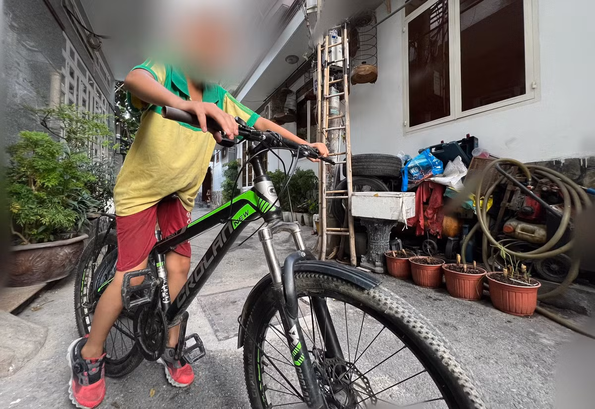 Tinh tiet khong ngo be trai 13 tuoi dap xe gan 200 km tham... ban gai