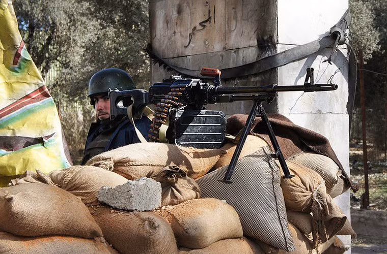 Sau khẩu súng AK-47 thì súng máy PK chính là loại vũ khí phổ biến nhất trên chiến trường Syria. Chúng được tất cả các bên từ quân đội Nga, Syria cho tới lực lượng đối lập và các nhóm khủng bố... sử dụng.