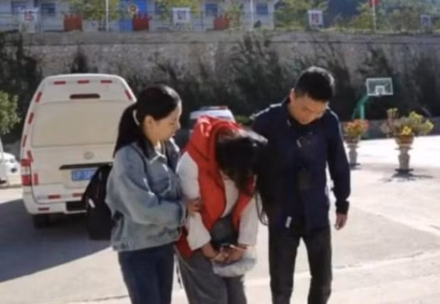 Bỏ độc vào rượu khiến bạn trai tử vong, cô gái trốn 27 năm Bo doc vao ruou khien ban trai tu vong, co gai tron 27 nam
