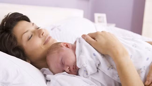 Sau khi sinh con, người phụ nữ vẫn cần hấp thu rất nhiều các loại vitamin để nuôi con, vì trẻ nhỏ sẽ tiếp tục hấp thu vitamin C, B2 qua sữa mẹ. Sau đây là gợi ý về các loại rau - quả có thể tạo ra những thức uống thơm ngon, có tác dụng tốt cho phụ nữ mới sinh con.