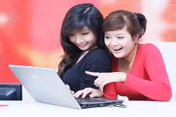 Cẩn thận với những gì bạn ăn. Chọn thức ăn được nấu chín hoàn toàn và đồ trước khi chế biến phải tươi. Tránh ăn các loại thực phẩm tươi sống hay gỏi trong những chuyến du lịch.