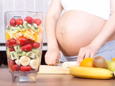 Những thay đổi về nội tiết có thể khiến cho các mẹ bầu mỏi mệt, căng thẳng và chán ăn. Chán ăn kéo dài có thể dẫn đến thiếu các vi chất quan trọng. Sinh tố và nước ép rau củ chính là phương án giúp cho các vitamin và dưỡng chất thiết yếu hấp thu vào cơ thể được dễ dàng hơn, giải tỏa mệt mỏi. Sau đây là các gợi ý để các mẹ bầu tham khảo.