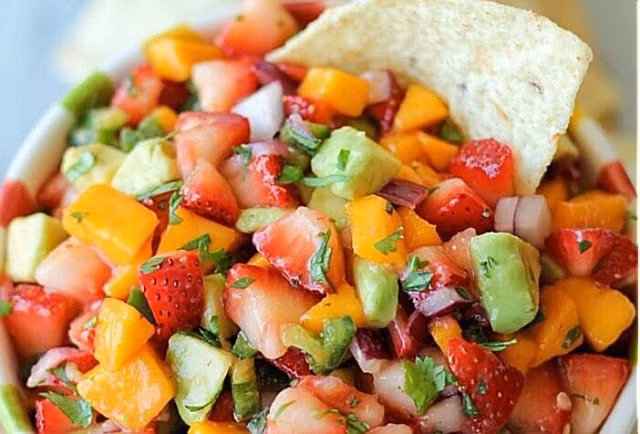 Salad trai cay kieu Phap ngot ngao mat diu