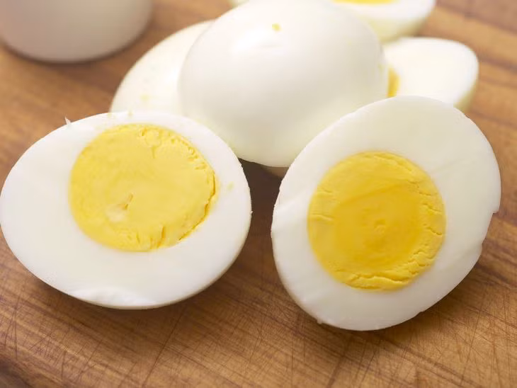 Lòng trắng trứng có nhiều protein. Các nghiên cứu gần đây cho thấy rằng việc ăn cả lòng đỏ và lòng trắng sẽ tốt hơn nhiều so với chỉ ăn lòng trắng.