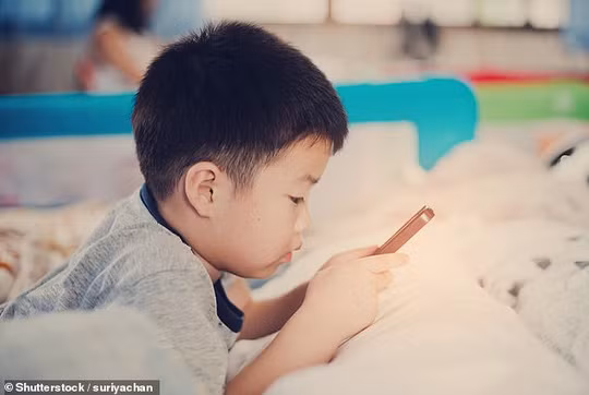 Trẻ nghiện smartphone: liên quan đến 12 loại ung thư chết người! Tre nghien smartphone: lien quan den 12 loai ung thu chet nguoi!
