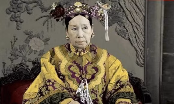 Bí mật khủng khiếp giấu trong móng tay của Từ Hi Thái hậu Bi mat khung khiep giau trong mong tay cua Tu Hi Thai hau