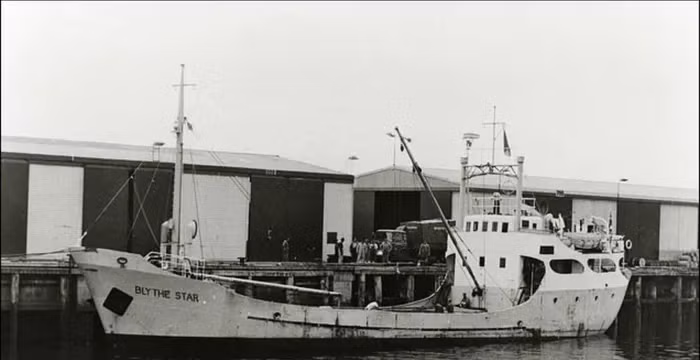 MV Blythe Star, một tàu chở hàng đại diện cho sự bí ẩn và mất tích đầy nghi ngờ, đã làm rung động cộng đồng hàng hải và gợi lên những câu hỏi không có lời giải đáp. Với sự biến mất đột ngột vào năm 1973, tàu này đã trở thành một truyền thuyết đen tối trên biển.
