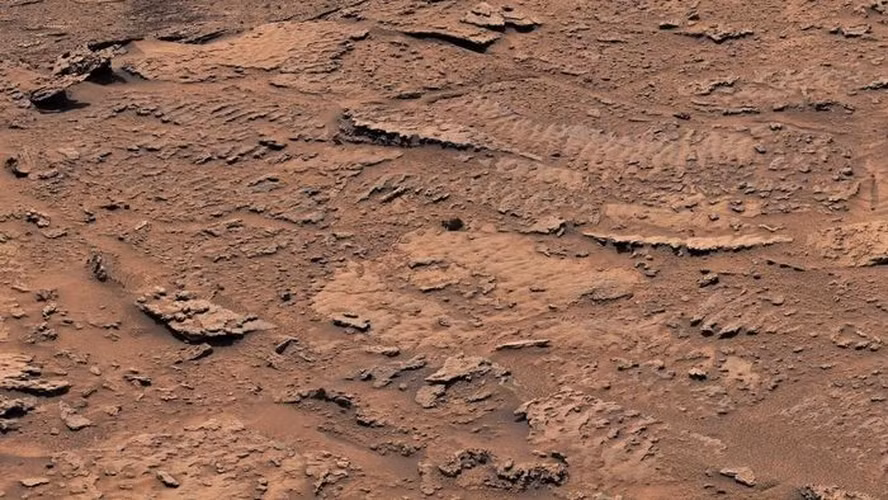 Cách đây không lâu, bạn đồng hành của Perseverance, xe tự hành Curiosity của NASA đã chụp hình những tảng đá sao Hỏa có các vết gợn sóng do các đợt sóng của một hồ nước cổ đại, chúng là bằng chứng rõ ràng nhất cho thấy nước đã từng tồn tại ở đây.