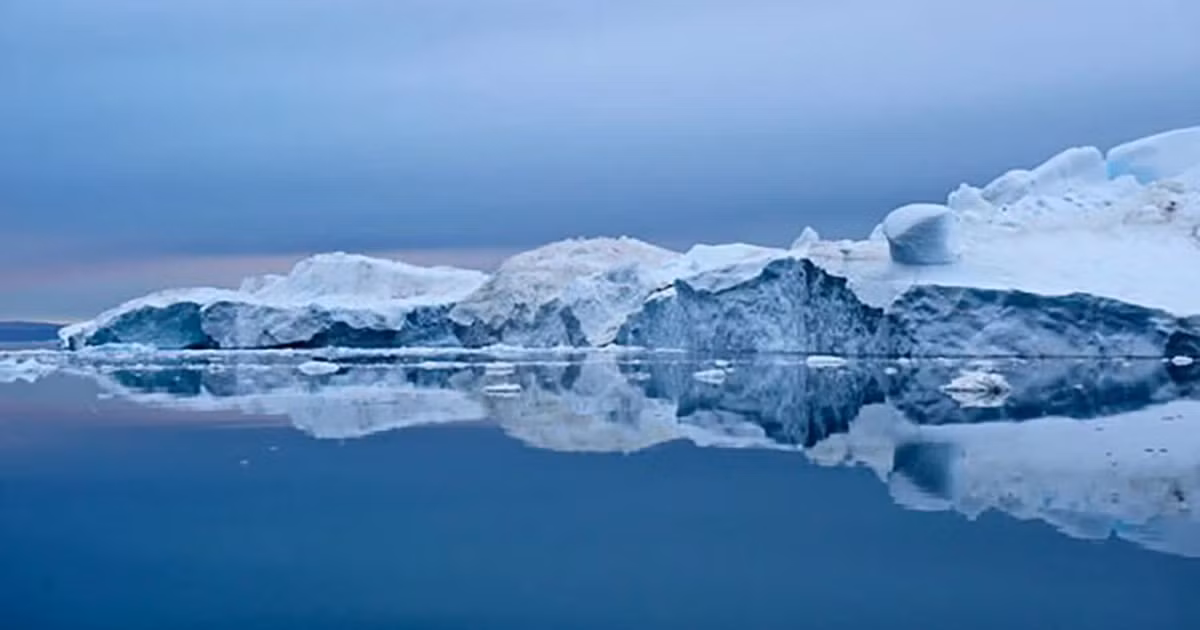 Các phản ứng hóa học tự nhiên làm phân rã cấu trúc của bột đá sông băng Greenland, dẫn tới khí CO2 trong không khí bị "khóa" cố định bên troing các phân tử carbonate mới sinh ra.