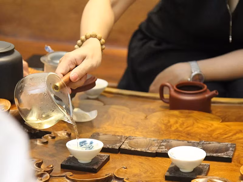 Trà - một nghệ thuật tinh tế, đã từ lâu trở thành một phần không thể thiếu trong văn hóa Việt Nam.