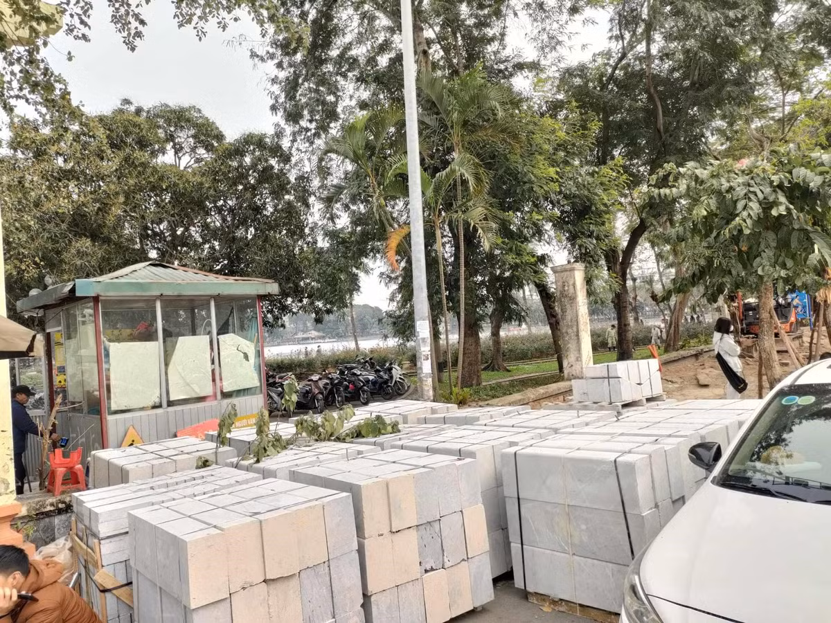 Các hoạt động trong công viên giờ không chỉ dành cho người lớn tuổi mà còn là điểm đến của các bạn trẻ, sinh viên.