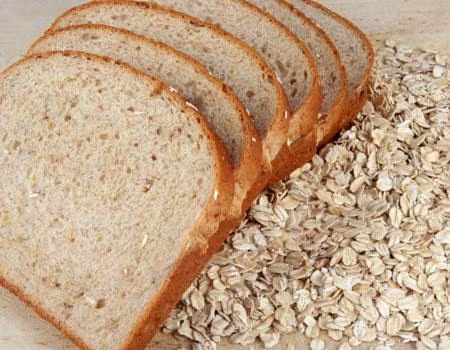 Tinh bột nguyên cám như lúa mạch, gạo nâu có nhiều chất xơ không hòa tan giúp đẩy nhanh quá trình đào thải estrogen thừa. Các loại hạt, cà rốt, dưa chuột, bí xanh , cần tây và cà chua cũng có tác dụng này.