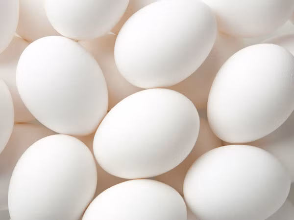 Trứng: Lòng trắng trứng rất giàu protein.Hãy ăn 2-3 lòng trắng trứng mỗi ngày nếu bạn muốn đốt cháy các chất béo ở vùng đùi.
