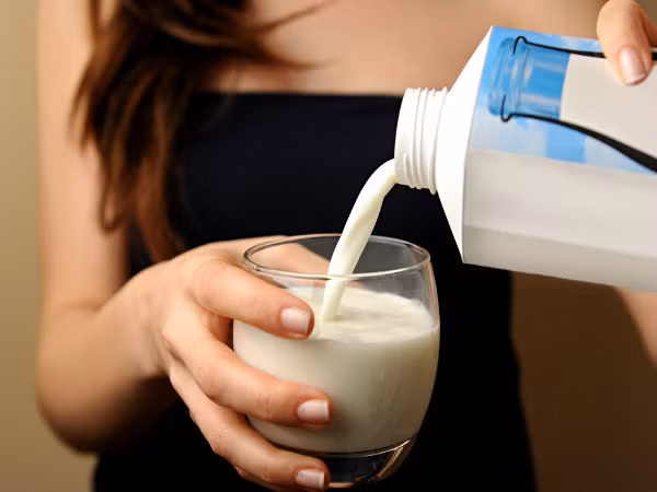 Sữa tách béo: Nếu bạn muốn giảm cân, hãy thêm sữa tách béo vào chế độ ăn của mình. Nó cung cấp canxi, năng lượng cần thiết và rất lành mạnh với cơ thể.