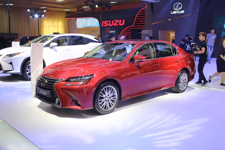 GS Turbo 2017 là cái tên mới vừa gia nhập thị trường Việt Nam vào cuối tháng 9 vừa rồi. Được trang bị động cơ tăng áp 2.0L, đi kèm hộp số tự động 8 cấp và hệ thống dẫn động cầu sau, GS Turbo 2017 mang đến khả năng vận hành mạnh mẽ, và cảm giác lái thể thao đầy phấn khích.