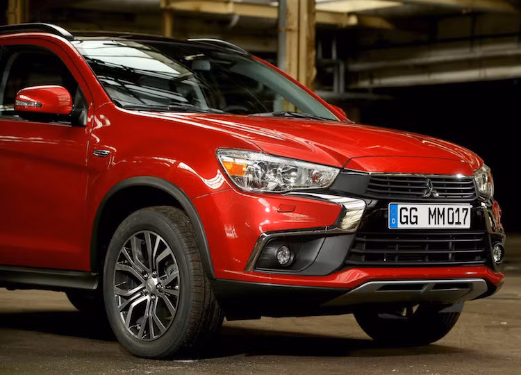 Mitsubishi sẽ bắt đầu bán phiên bản ASX 2017 trong thời gian tới tại châu Âu. Kể từ khi ra mắt vào năm 2010, hãng đã bán được 237.564 chiếc ASX tại thị trường này. Nếu tính cả số lượng các phiên bản RVR và Outlander Sport trên toàn cầu, tới thời điểm hiện tại doanh số của dòng xe đã lên tới hơn 1,1 triệu chiếc.